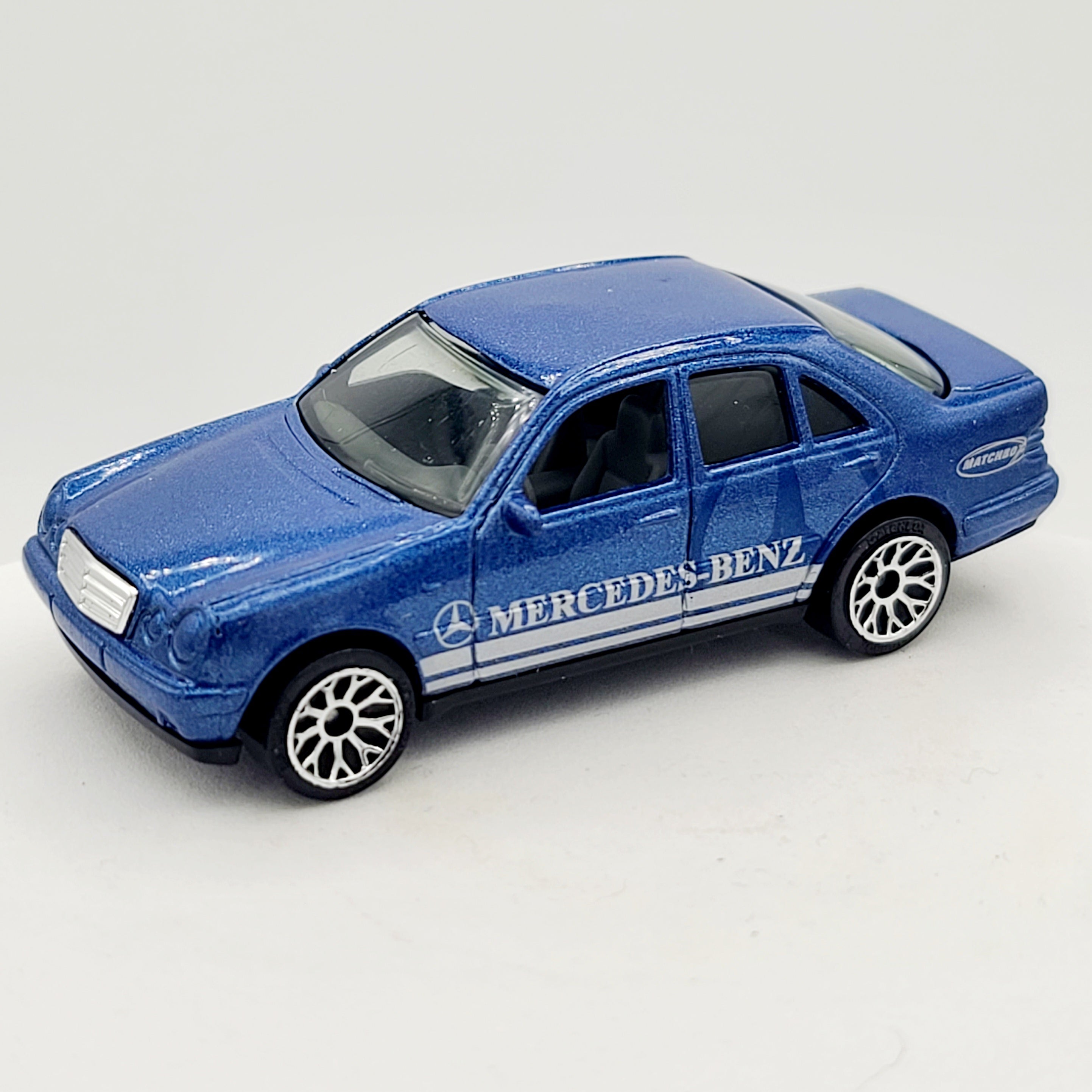 Matchbox Mercedes-Benz E-Class (2002 MBX International 1-75 ROW)